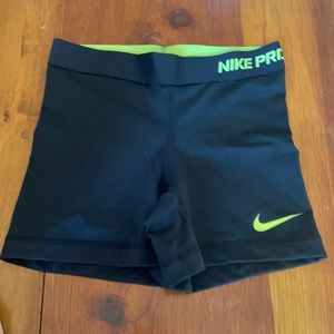 Nike pro 4” shorts
